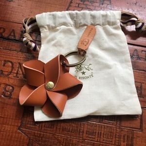Brand new leather key ring. IL BISONTE